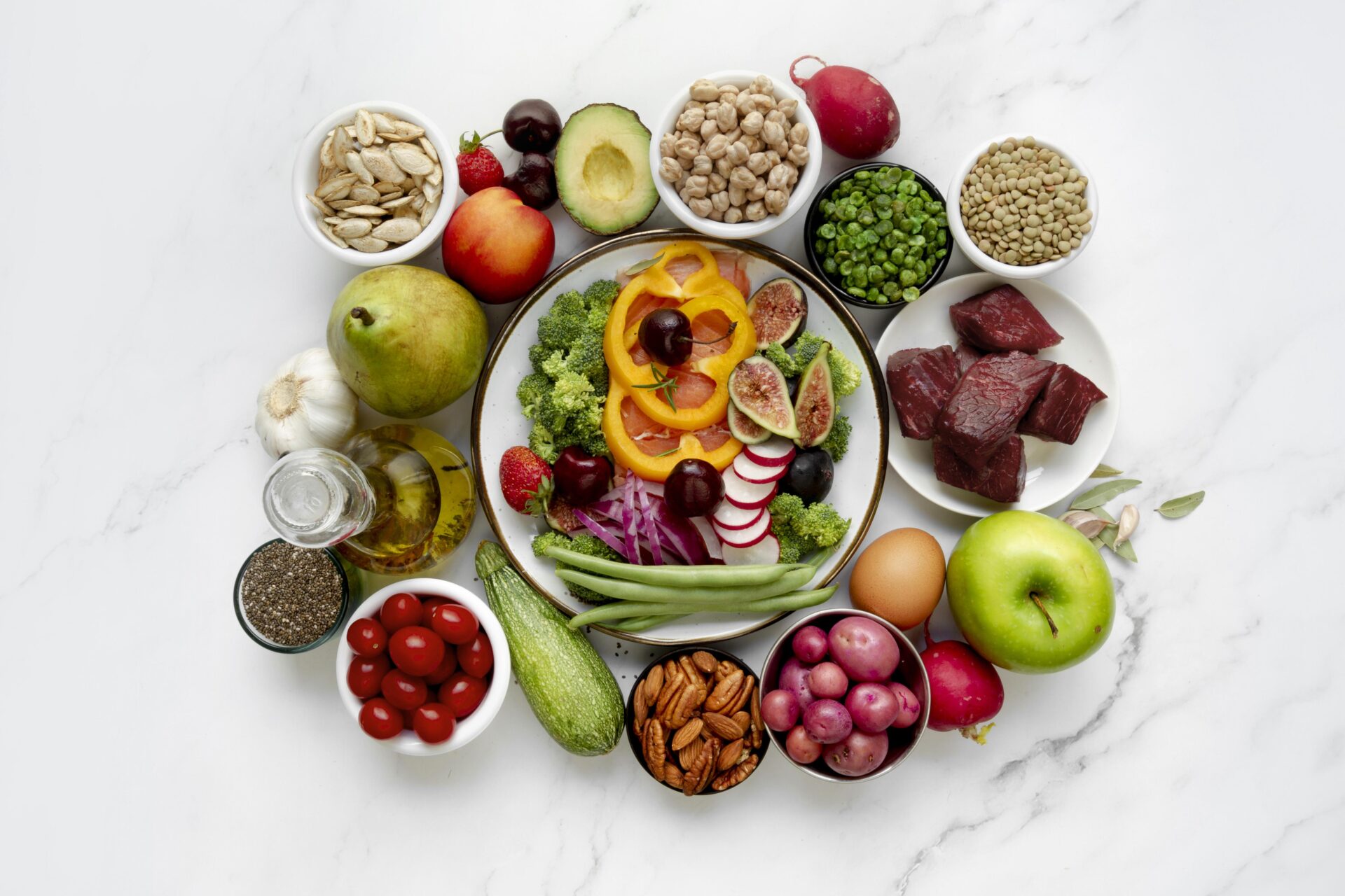 Fresh & Colorful Flexitarian Diet with Fruits, Veggies & Protein! (Image by freepik